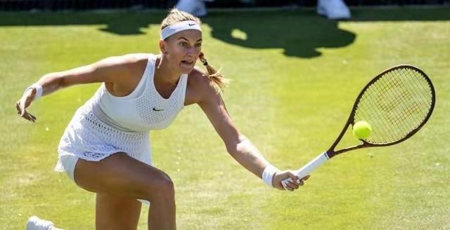 科维托娃重返赛场，刷新纪录首场状态出色，巴塞罗那观众沸腾！